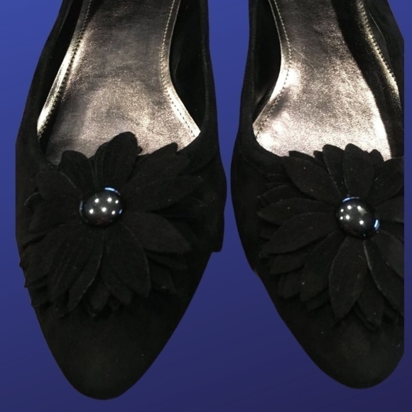 ALFANI Black Suede Pointed Toe Flat w/Flower embellishment, Women’s Size 10 - Picture 2 of 9